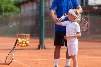 Lekcje tenisa na WF-ie: bezpłatny sprzęt dla szkół i szkolenia dla nauczycieli