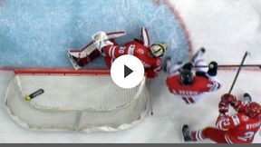 Polska - Austria: Odrobny poturbowany przez rywala. Aż spadł mu kask!