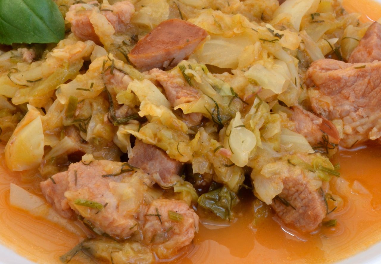 Na wiosnę ten bigos to klasyk w polskich domach. Zastąpi zupę i drugie danie