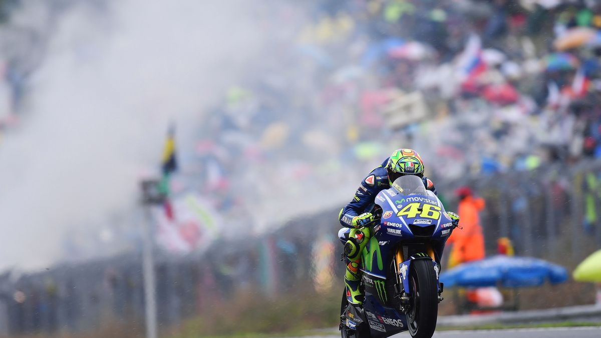 Valentino Rossi na czele wyścigu