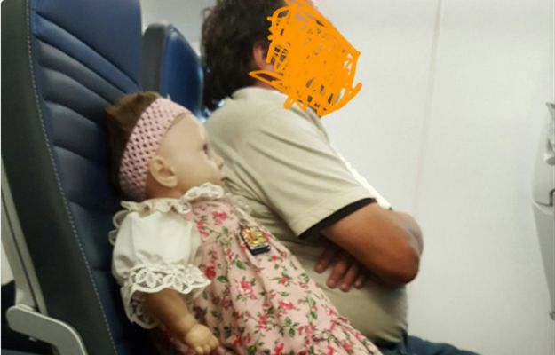 Wykupił bilet na lot dla... lalki. Lalka o imieniu Barbara siedziała w samolocie jak normalny pasażer