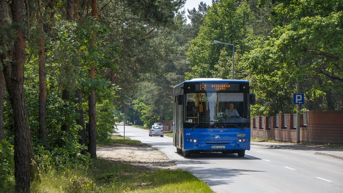 Autobus linii lokalnej pod Warszawą 