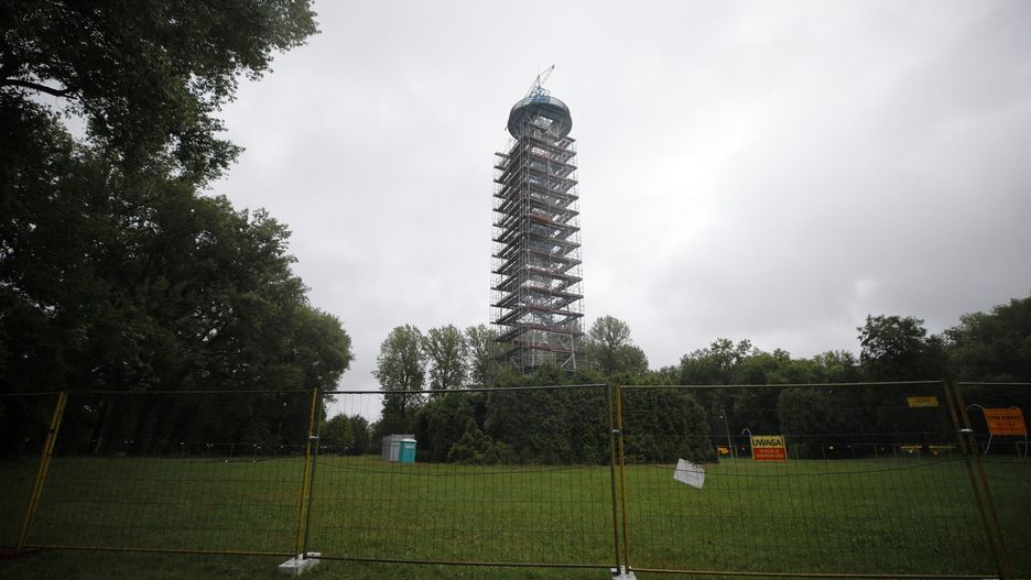 Stalowa replika przedwojennej konstrukcji zostanie oczyszczona i zabezpieczona przed korozją, a balustrady schodów oraz kraty zostaną wymienione. Zmieni się też najbliższe otoczenie wieży
