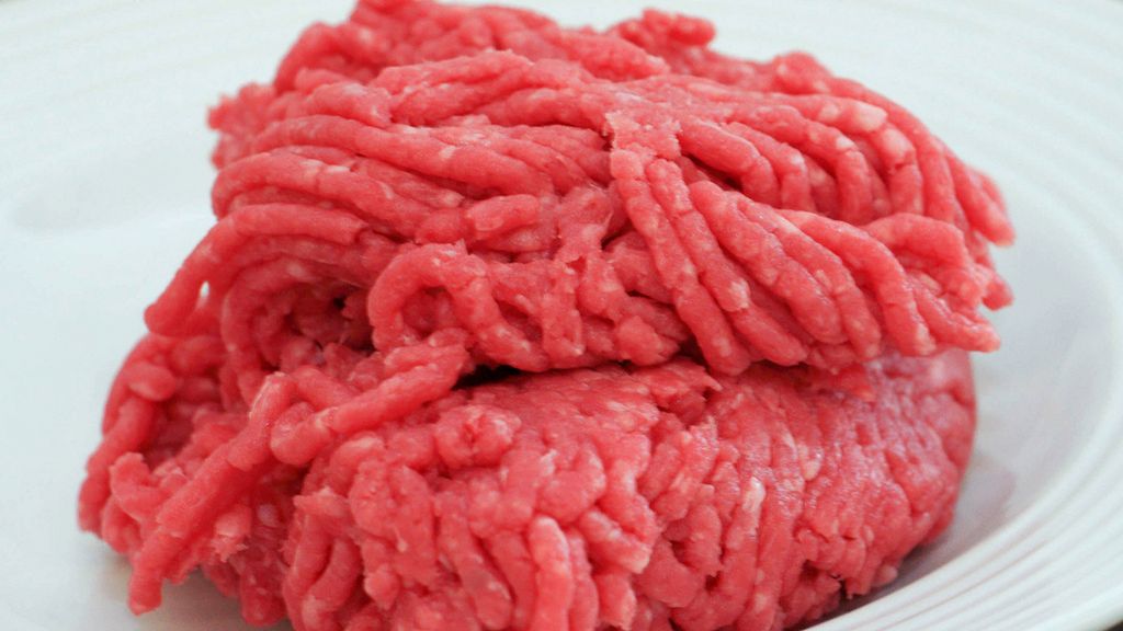 Surowe mięso mielone z wołowiny (80% mięsa, 20% tłuszczu)