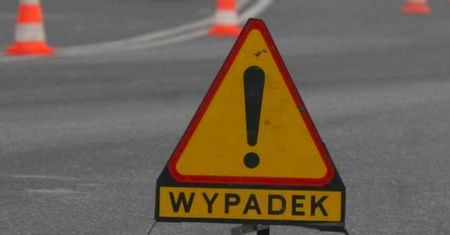 Mazowieckie. Pijany wiózł rodzinę. Zderzył się z ciągnikiem