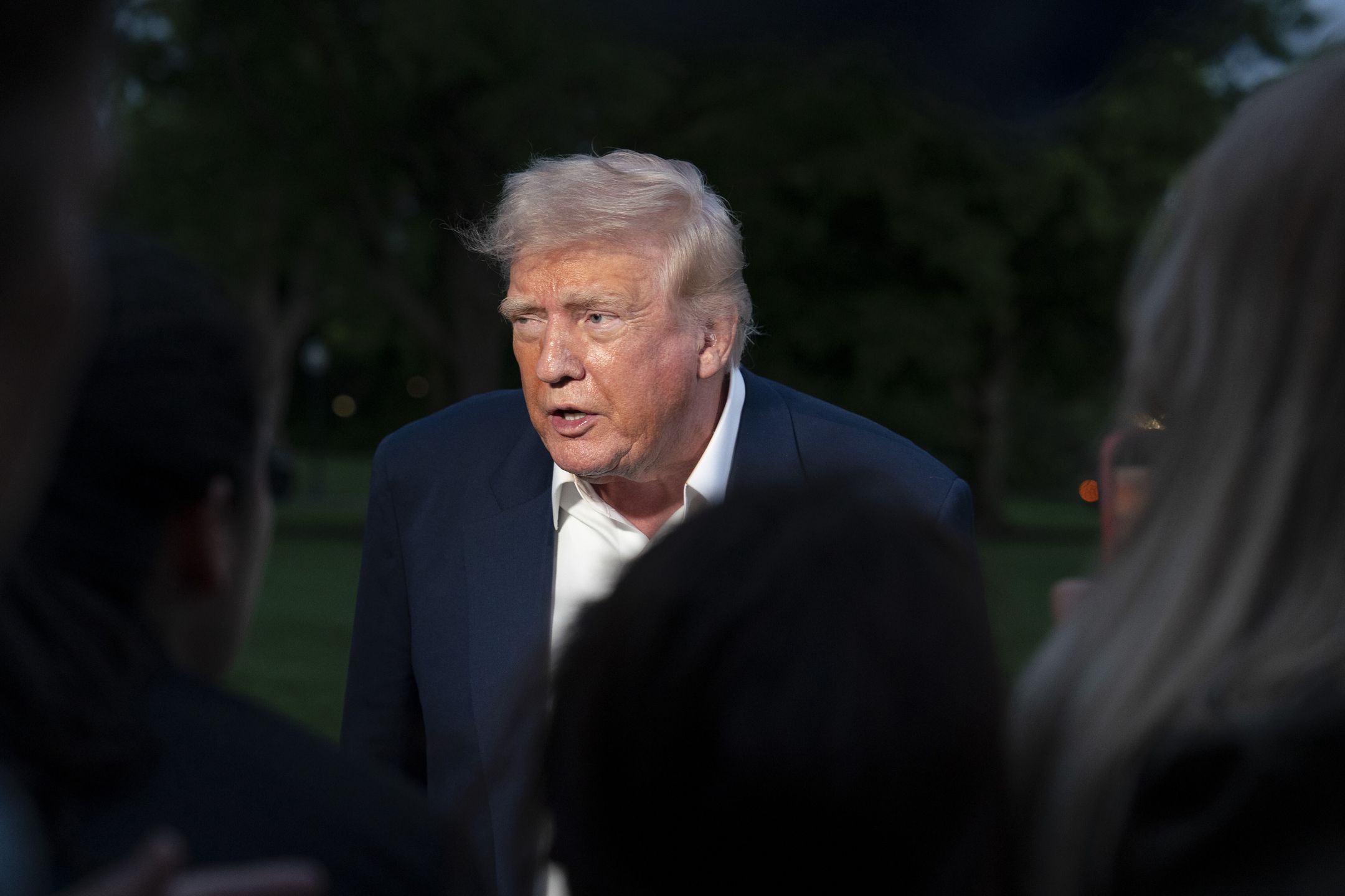 United States President Donald J. Trump speaks to the media as he returns to the White House after a trip to Florida, in Washington, DC, USA, 04 May 2025. EPA/CHRIS KLEPONIS / POOL Dostawca: PAP/EPA.