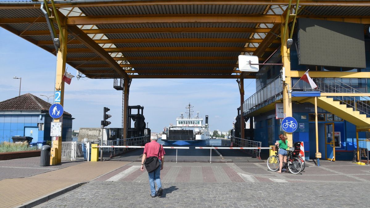 Polska Albin Marciniak
PHOTO: ALBIN MARCINIAK / EAST NEWS  10-07-2024
przeprawa promowa Swinoujscie, Pomorze Zachodnie, Polska, Europa,
Albin Marciniak