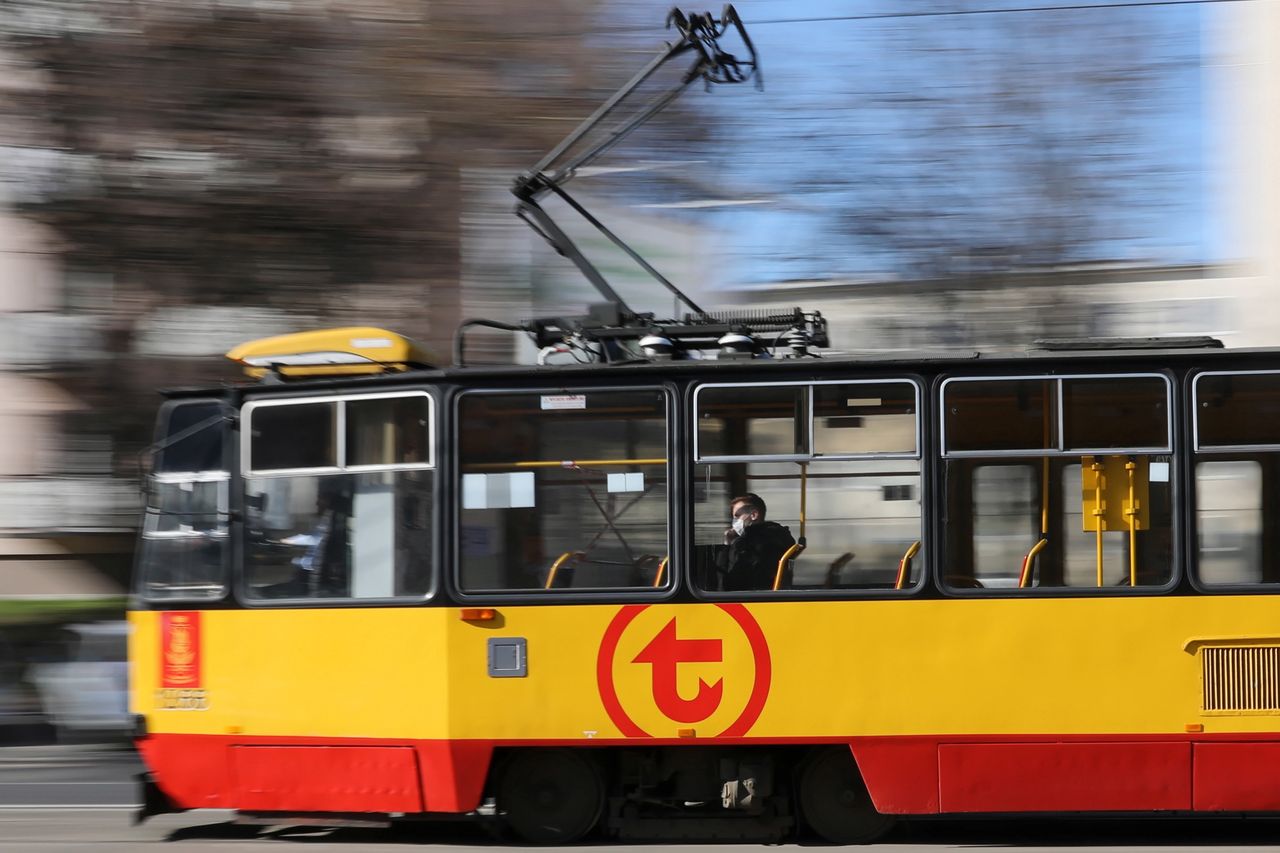 Warszawa. Wagon tramwaju wypadł z torów na Ochocie. Utrudnienia w kursowaniu