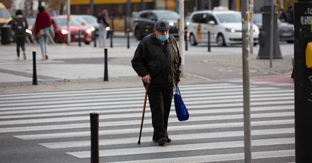 Emerytury minimalne. Wiceminister ma nadzieję na podwyżkę w kolejnym roku