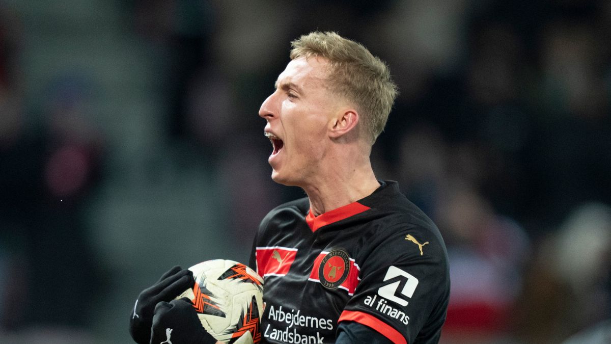 PAP/EPA / Henning Bagger / Adam Buksa cieszy się z gola w meczu FC Midtjylland z Realem Sociedad