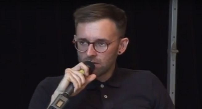 Publicysta „Krytyki Politycznej” o Alfie Evansie: biedny bezmózg. Dziennikarze oburzeni, petycja do władz Uniwersytetu