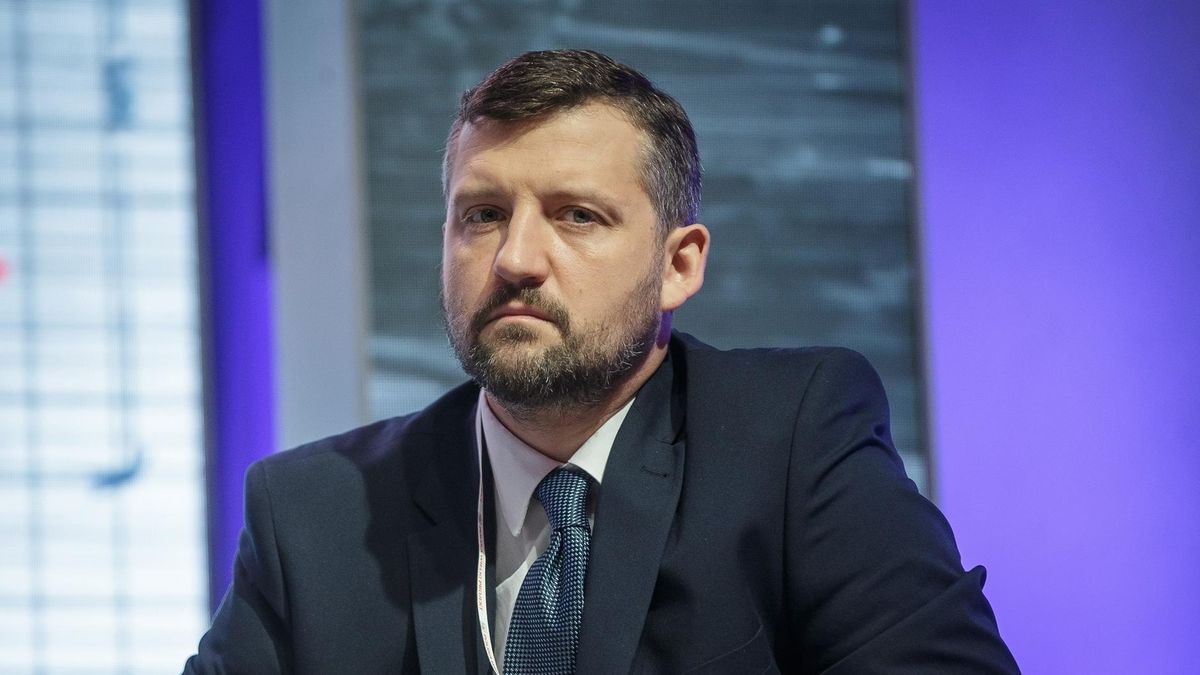 Warszawski radny Filip Frąckowiak jest wicedyrektorem w TVP Polonia. W 2 lata zarobił 425 tys. zł.