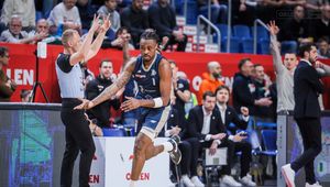 Dziki zaatakowały w drugiej kwarcie. Trwa kryzys AMW Arki