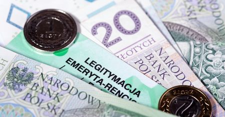 Koniec z groszowymi emeryturami? Rząd szykuje zmiany, eksperci mówią o głębszym kryzysie