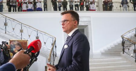Tusk przeczekuje żądania Hołowni. "Bez nas tej koalicji nie ma"