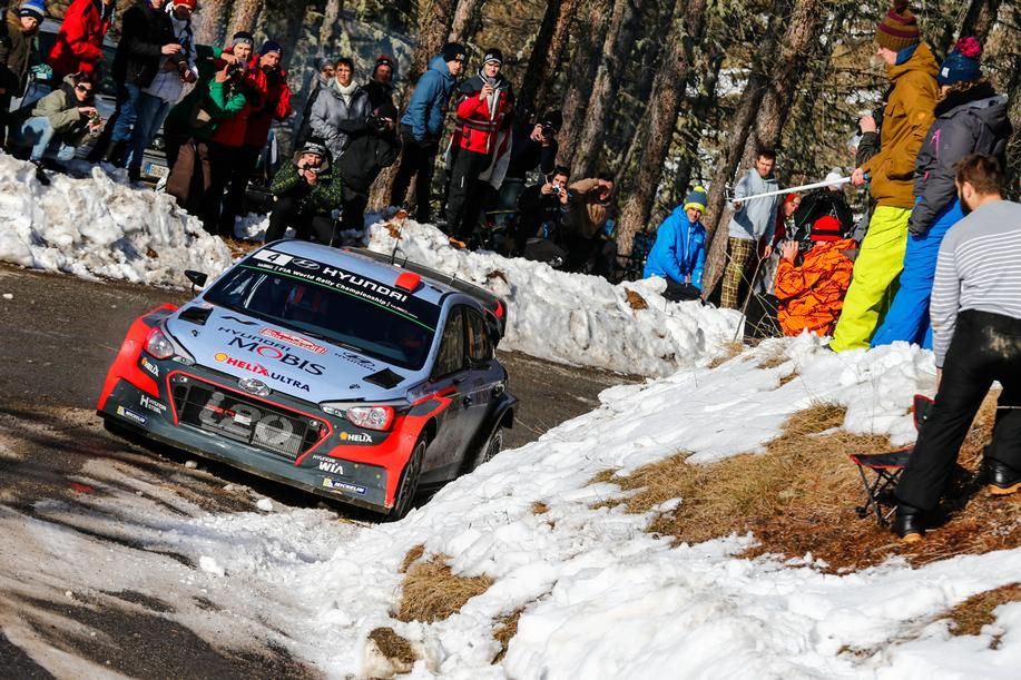 Dzięki odpadnięciu Latvali i Meeke'a nowy Hyundai i20 WRC w debiucie może znaleźć się na podium