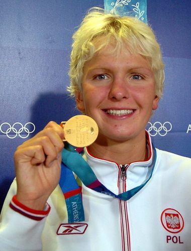 Otylia Jędrzejczak ze zlotym medalem igrzysk olimpijskich z 2004 roku