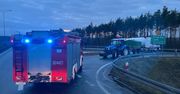 Pusty ciągnik zablokował drogę straży pożarnej. Prezes OSP o rolnikach