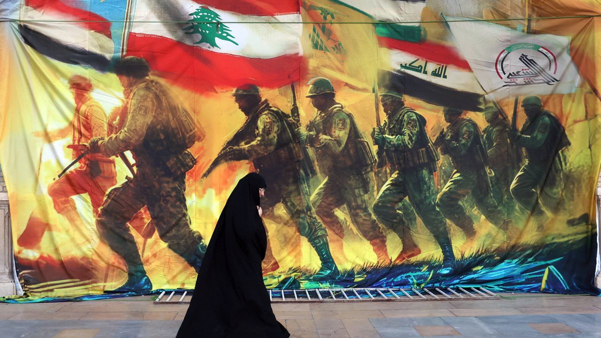 Tribute ceremony to Hezbollah late leader Nasrallah following his funeral in Tehran
epa11919151 A veiled Iranian woman arrives for a tribute ceremony for Hezbollah late leader Hassan Nasrallah following his funeral in Lebanon, at the Mosallah mosque in Tehran, Iran, 23 February 2025. Nasrallah and Safieddine were killed in two separate Israeli airstrikes on Beirut in late 2024.  EPA/ABEDIN TAHERKENAREH 
Dostawca: PAP/EPA.
ABEDIN TAHERKENAREH
tribute, iran, hezbollah, funeral
