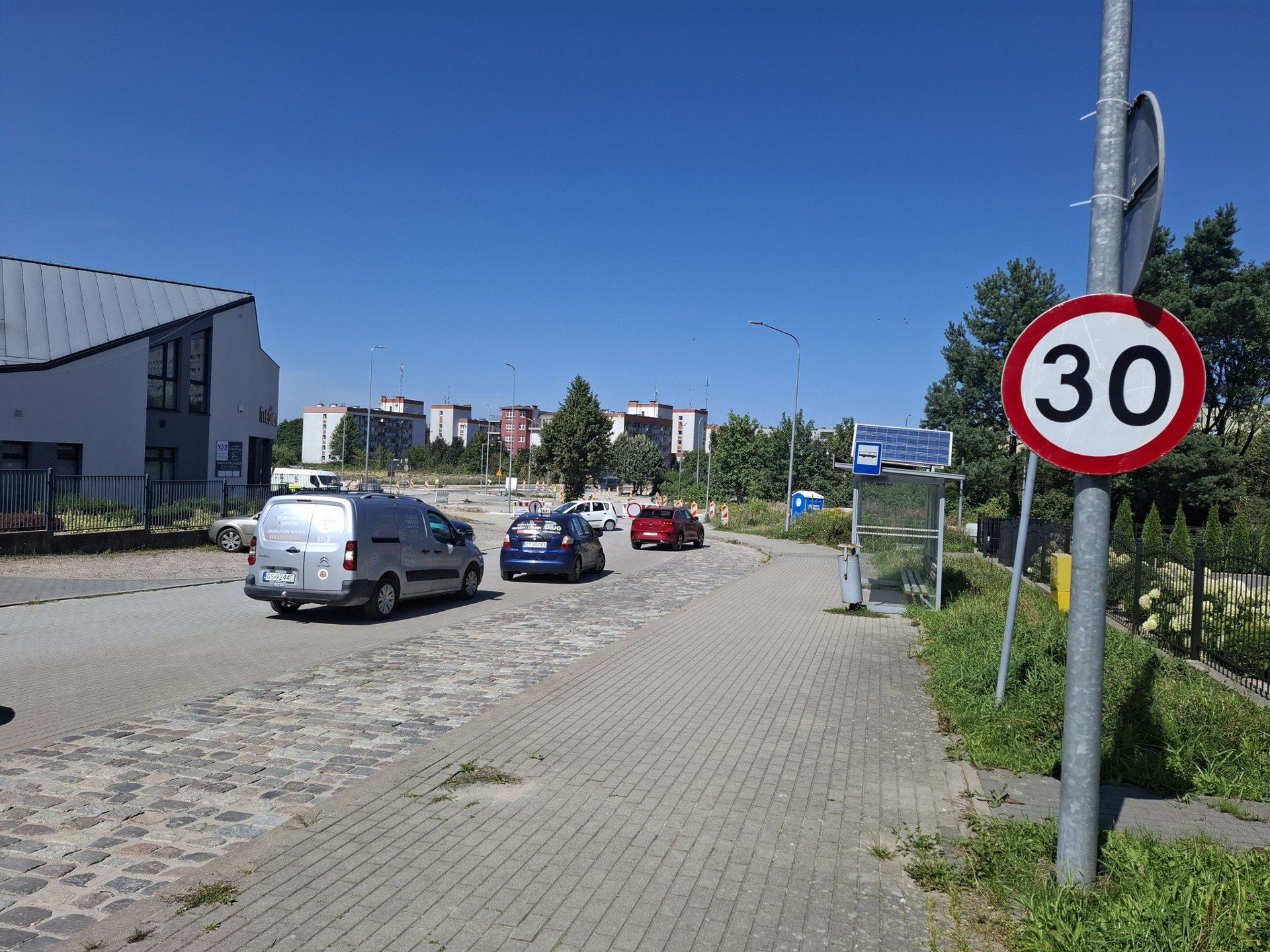 Można już jeździć nowym rondem na ul. Hubalczyków.