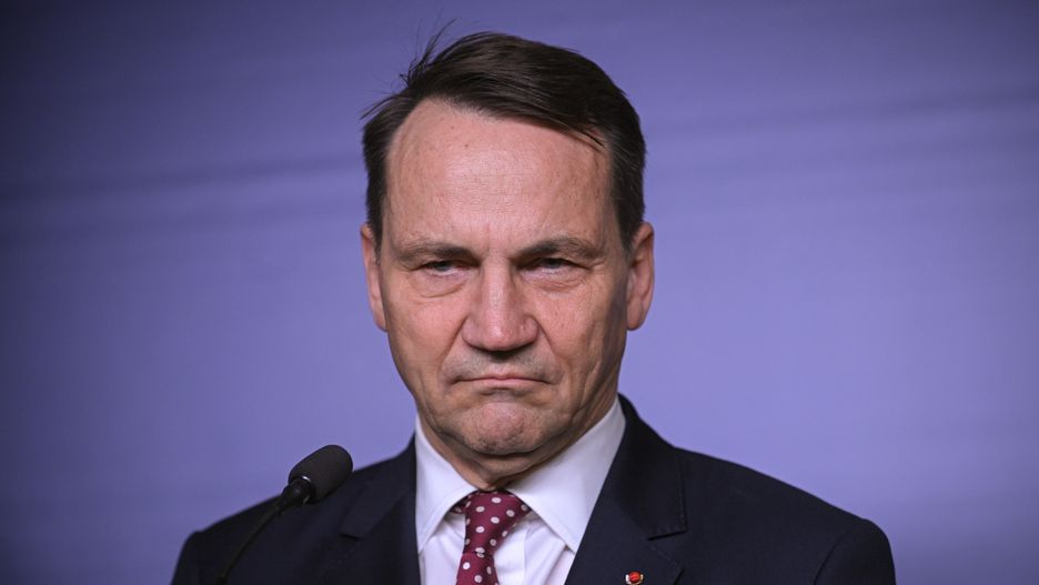 Warszawa, 19.11.2024. Minister spraw zagranicznych Radosław Sikorski podczas briefingu prasowego w siedzibie resortu w Warszawie, 19 bm. (jm) PAP/Marcin Obara