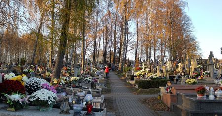 Najwięcej zgonów od II wojny światowej. Mimo to branża pogrzebowa nie zarabia kroci