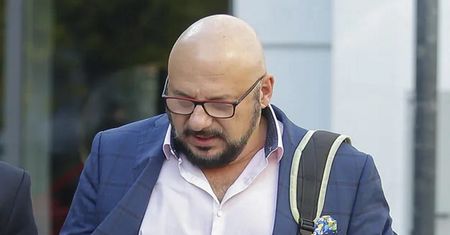 Obrażony Gąsowski odchodzi. Poinformował o tym fanów grając na pianinie