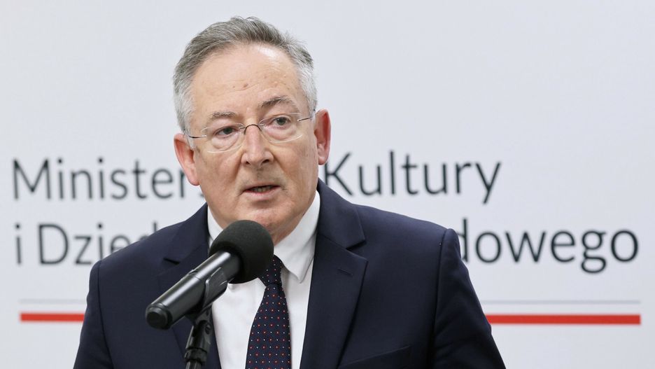 O?wiadczenie ministra kultury Bart?omieja Sienkiewicza
Fot. Piotr Molecki/East News,  Warszawa, 22.01.2024. Oswiadczenie ministra kultury i dziedzictwa narodowego Bartlomieja Sienkiewicza.
Piotr Molecki