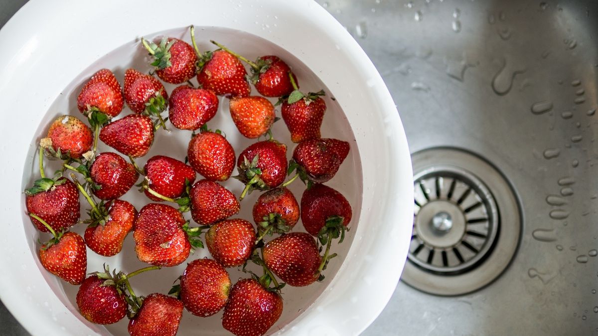 Jak prawidłowo myć truskawki?