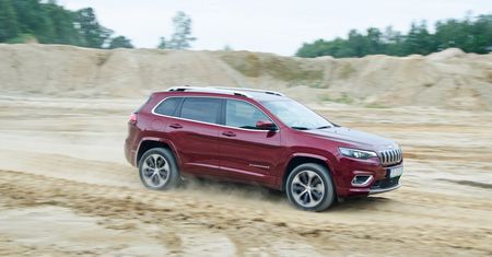 Test: Jeep Cherokee z silnikiem GME 2.0 Turbo ma teraz mocny atut. Dosłownie 272-konny