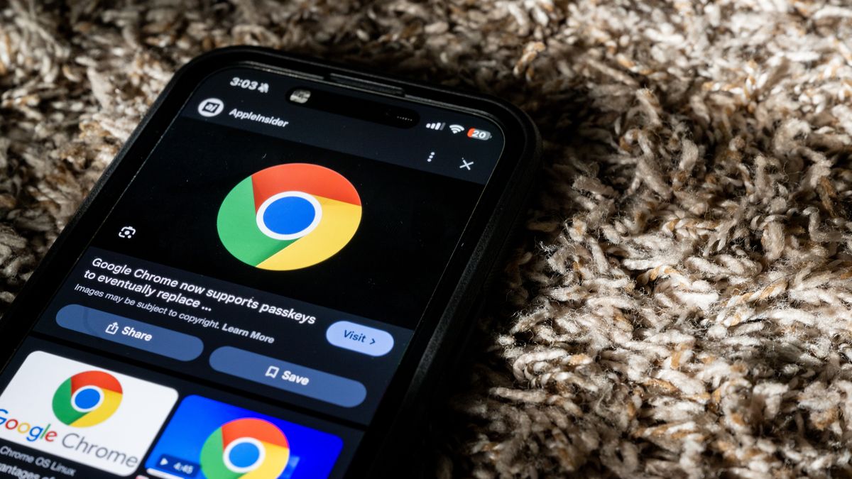 AUSTIN, TEXAS - NOVEMBER 21: In this photo illustration, Google Chrome logos are displayed on a cell phone on November 21, 2024 in Austin, Texas. The Justice Department has requested that a federal court force Google to sell off its Chrome web browser, as part of an effort to break its monopoly on internet seaches. (Photo illustration by Brandon Bell/Getty Images)