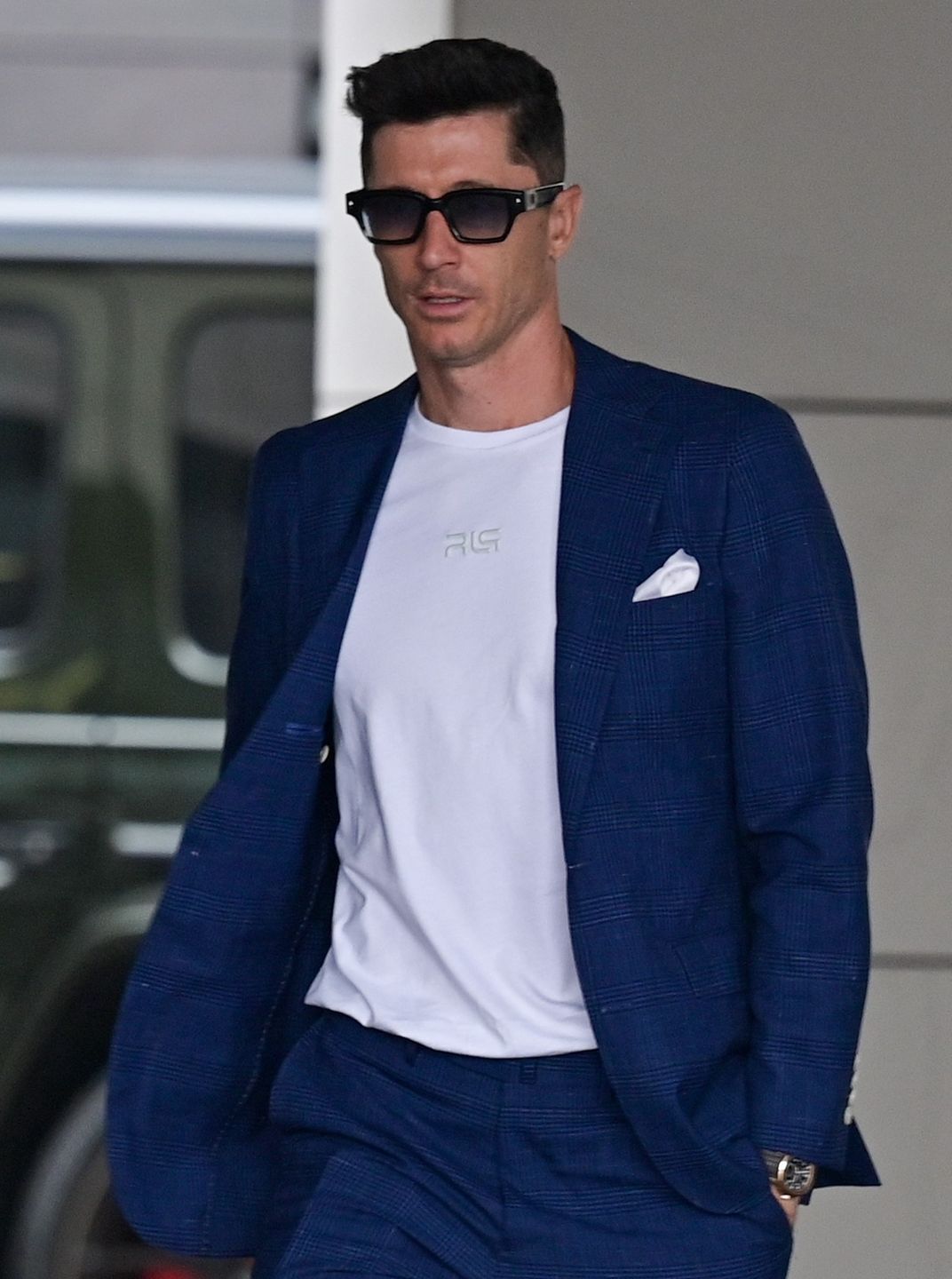 Wystrojeni piłkarze szpanują markowymi dodatkami na zgrupowaniu