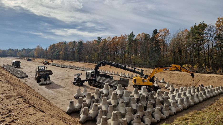 Trwa napełnianie składów materiałowych