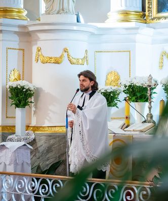 Ściga się w rajdach i głosi Słowo Boże