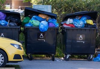 Utoną w śmieciach? Miasto nie odbiera odpadów