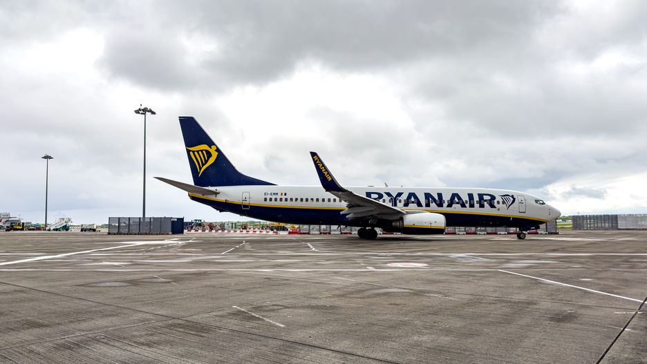 Samolot linii Ryanair na lotnisku w Dublinie