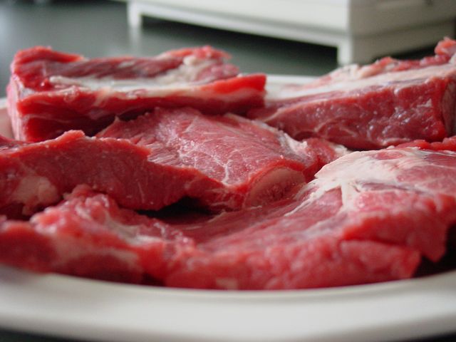 Surowe żeberka wołowe (samo mięso, III klasa mięsa)