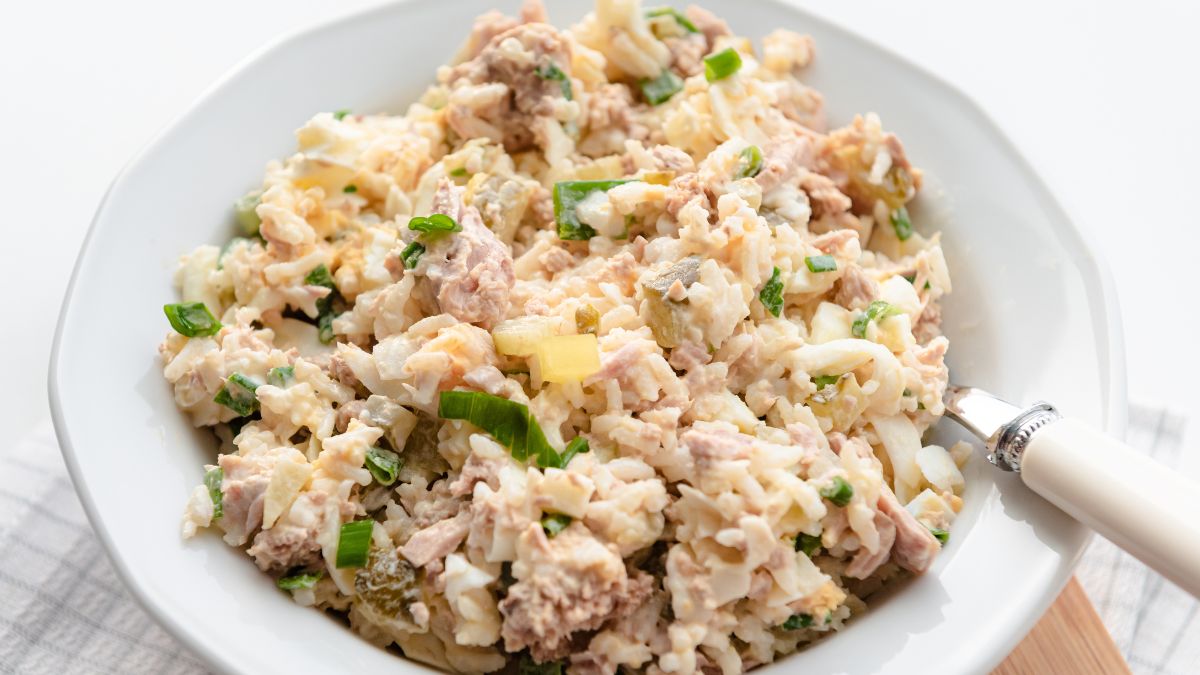 Sałatka ryżowa z tuńczykiem