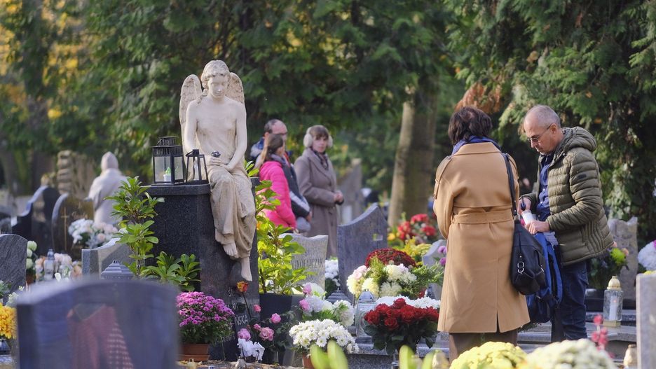 Na historyczny cmentarz wybrał się nasz fotoreporter. Zobaczcie, jak to miejsce wyglądało w święto Wszystkich Świętych