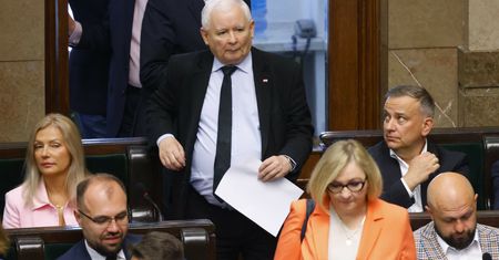 Fundacja Biało-Czerwonych w likwidacji, rozłam w stowarzyszeniu. Gorąco na zapleczu PiS