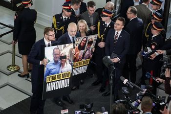 To służy PiS, ale nie sprawie. Instrumentalizacja pedofilii szkodzi [OPINIA]