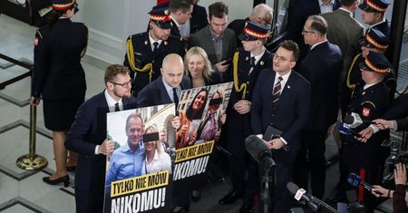To służy PiS, ale nie sprawie. Instrumentalizacja pedofilii szkodzi [OPINIA]