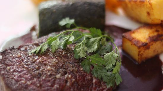 Opiekane steki z polędwiczki wołowej (samo mięso, III klasa mięsa)