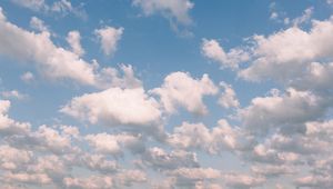 Prognoza pogody na weekend. Zimny początek sezonu na polskich stadionach