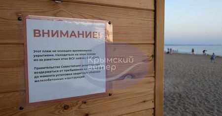 Ogłoszenia na plażach w Sewastopolu. "Uwaga! Nie ma schronu"