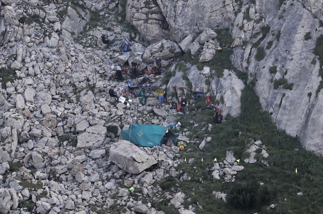 MontaÃ±as de Tatra.  Gran cueva nevada.  Los rescatistas descubrieron el cuerpo de uno de los espeleÃ³logos