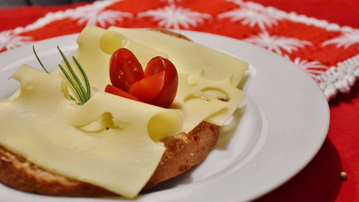 Ser szwajcarski o niskiej zawartości tłuszczu