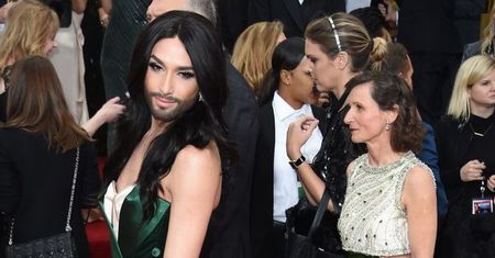 Conchita Wurst przyznaje: "Na scenie noszę perukę"