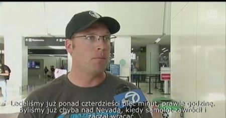 Pasażer usłyszał dziwnych hałas z zewnątrz samolotu