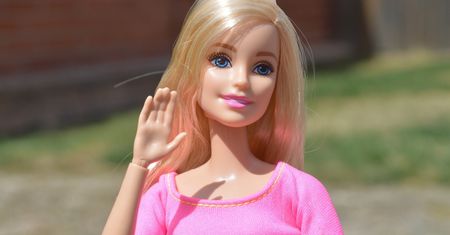„Barbie" hitem nie tylko w kinach. Ubrania znikają z półek